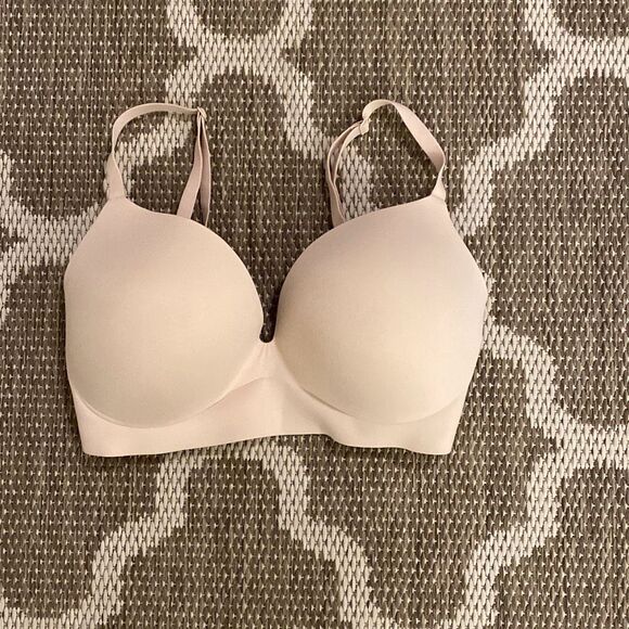 Victoria’s Secret bra incredible. No wire padded bra size 32DDD - Picture 1 of 5